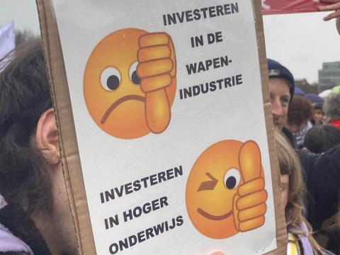 Investing in the arms industry 👎 Investing in higher education 👍